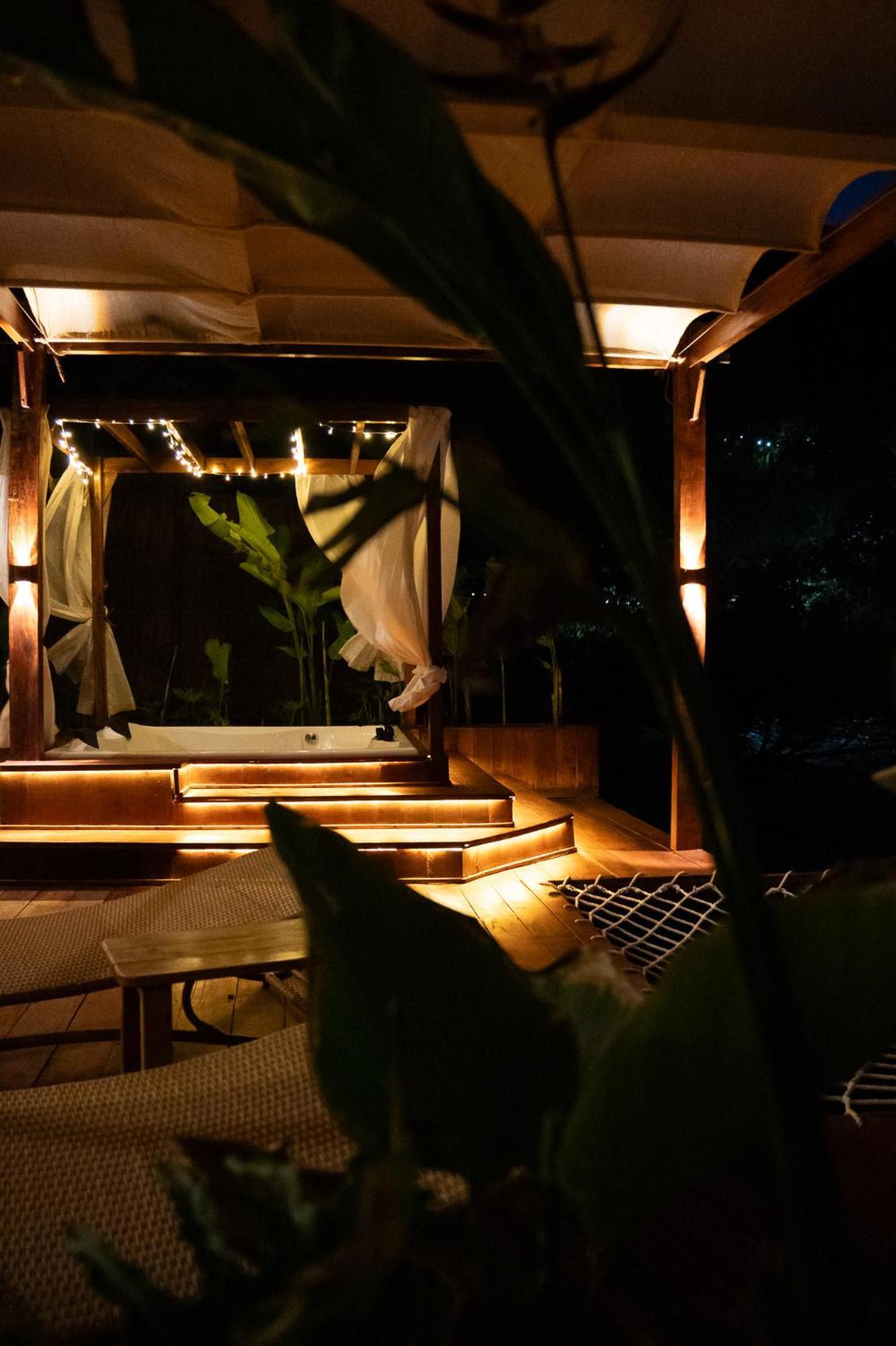 Beachfront Luxury Dome Villas - Gamat Bay Resort Nusa Penida Eksteriør billede