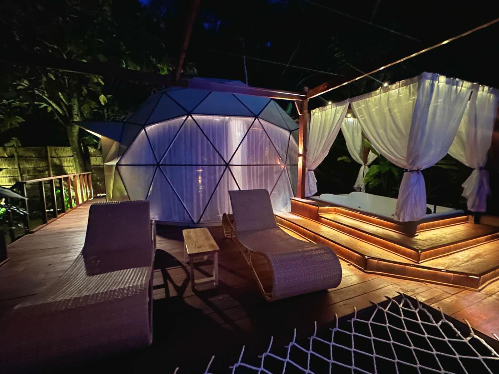 Beachfront Luxury Dome Villas - Gamat Bay Resort Nusa Penida Eksteriør billede