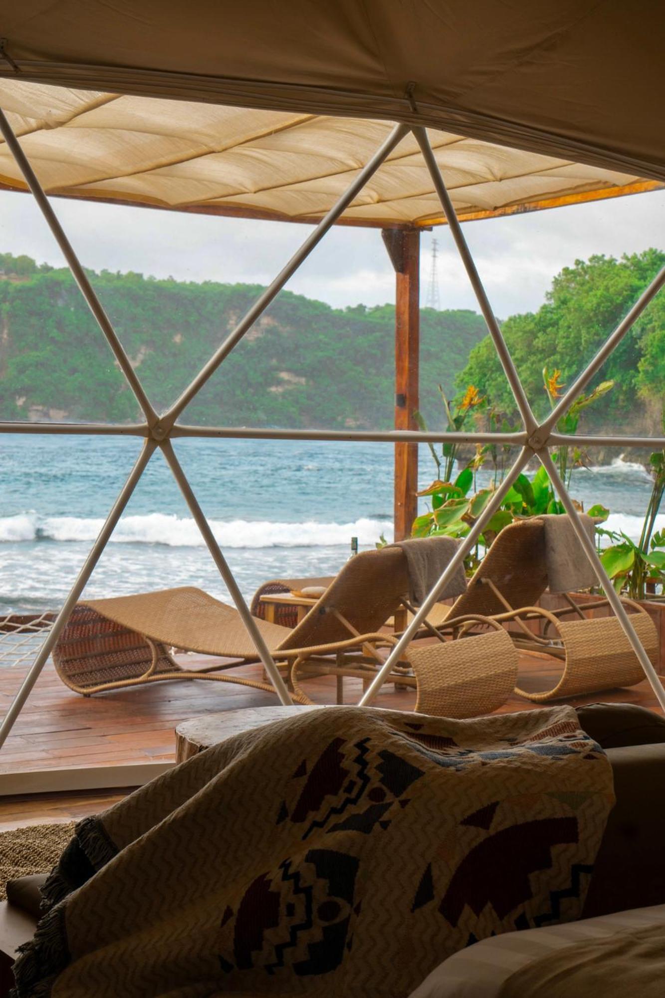 Beachfront Luxury Dome Villas - Gamat Bay Resort Nusa Penida Eksteriør billede