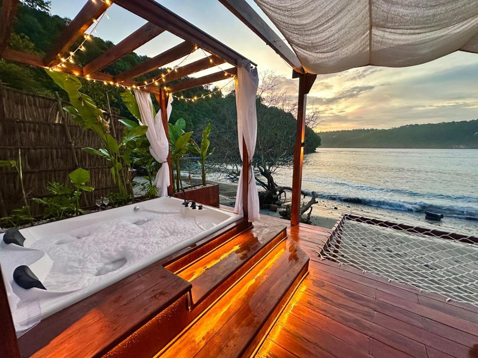 Beachfront Luxury Dome Villas - Gamat Bay Resort Nusa Penida Eksteriør billede