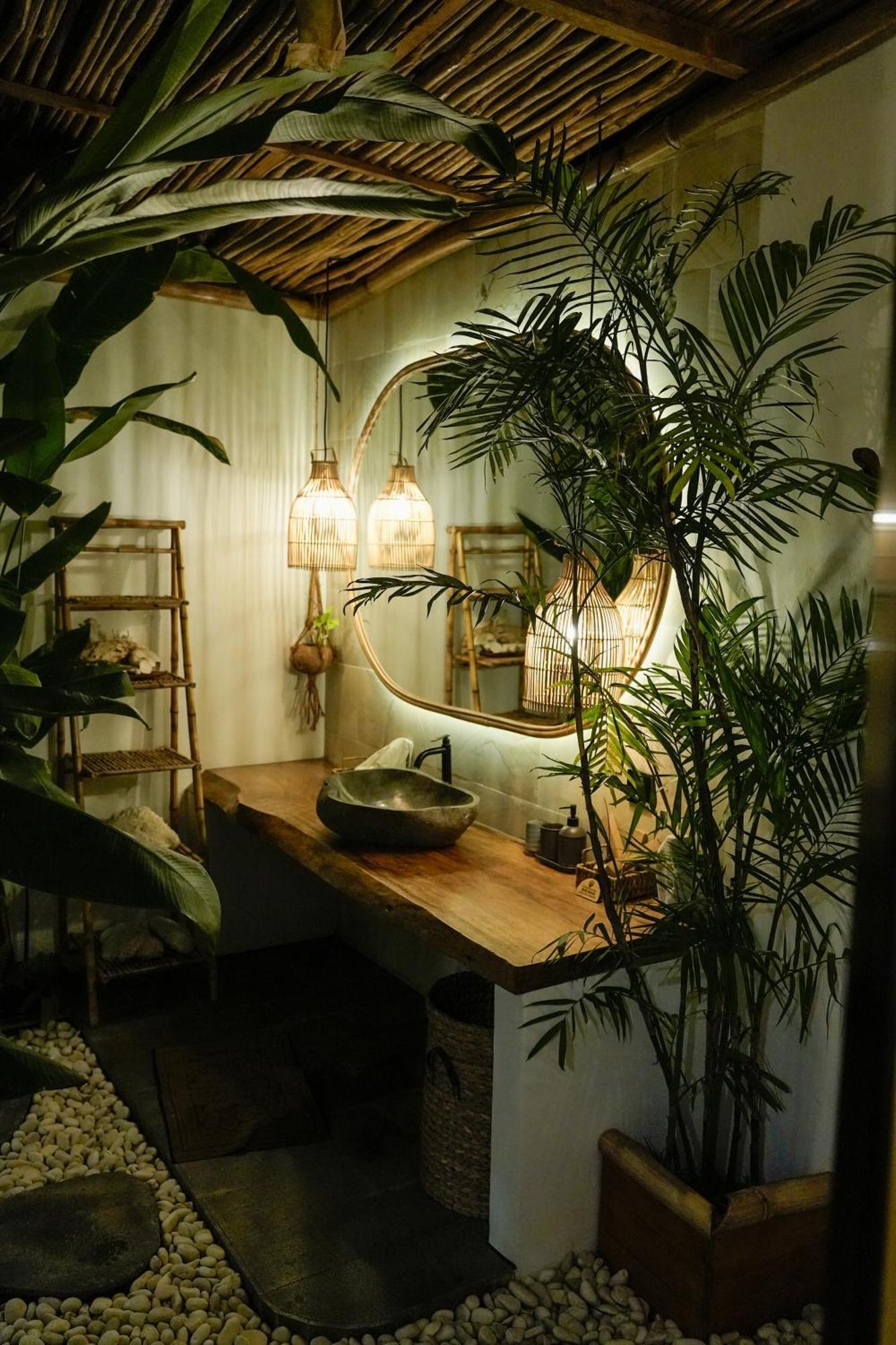 Beachfront Luxury Dome Villas - Gamat Bay Resort Nusa Penida Eksteriør billede