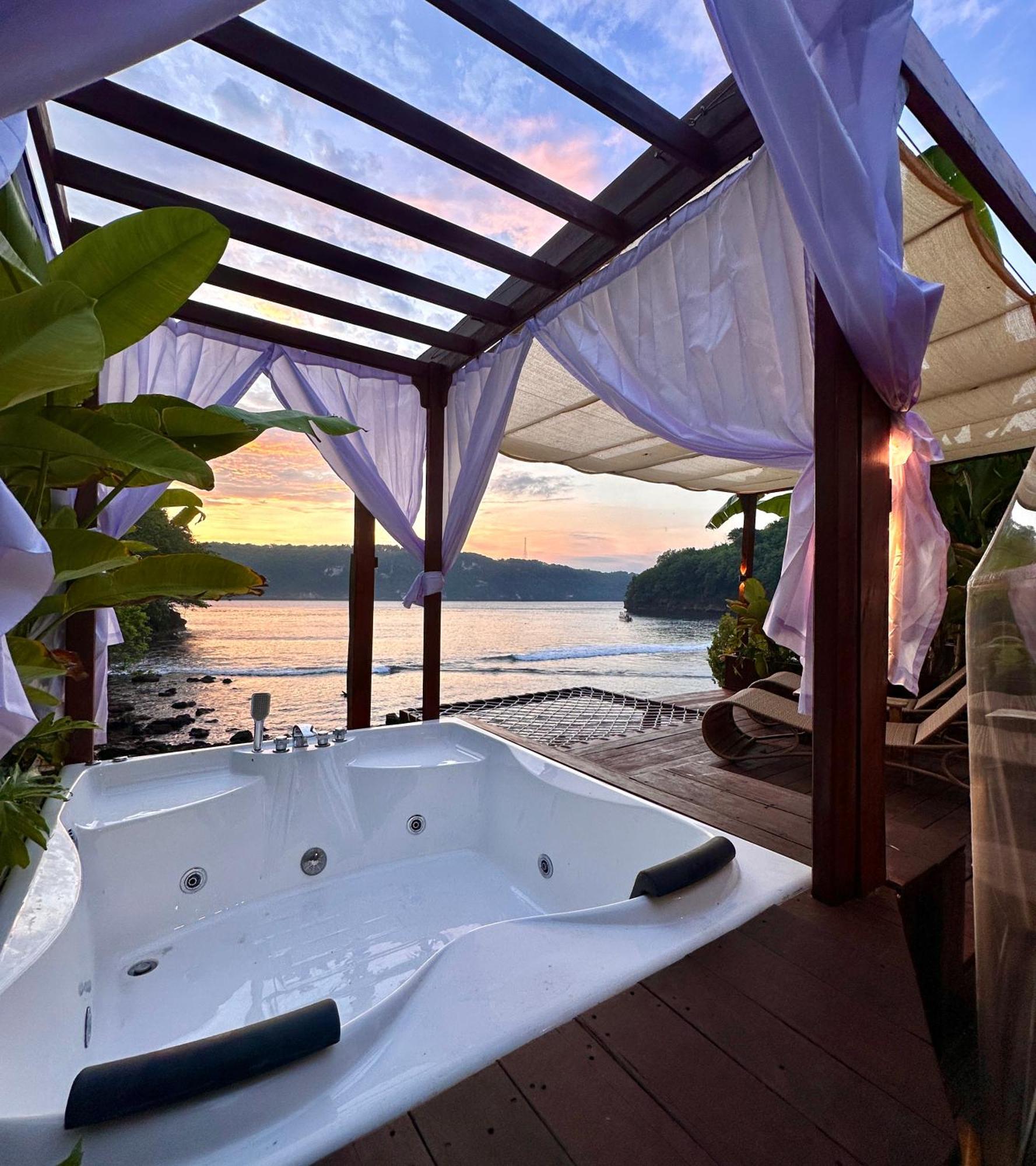 Beachfront Luxury Dome Villas - Gamat Bay Resort Nusa Penida Eksteriør billede